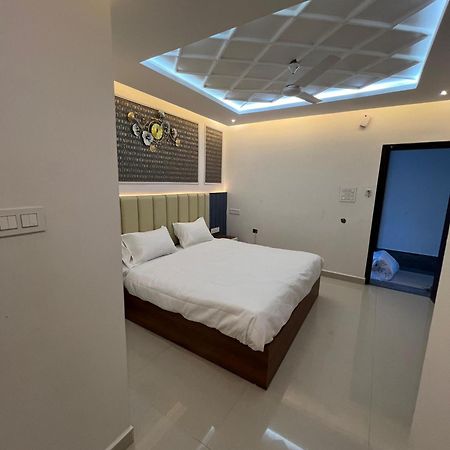 Snr Venus Hotels Tirupati Bagian luar foto