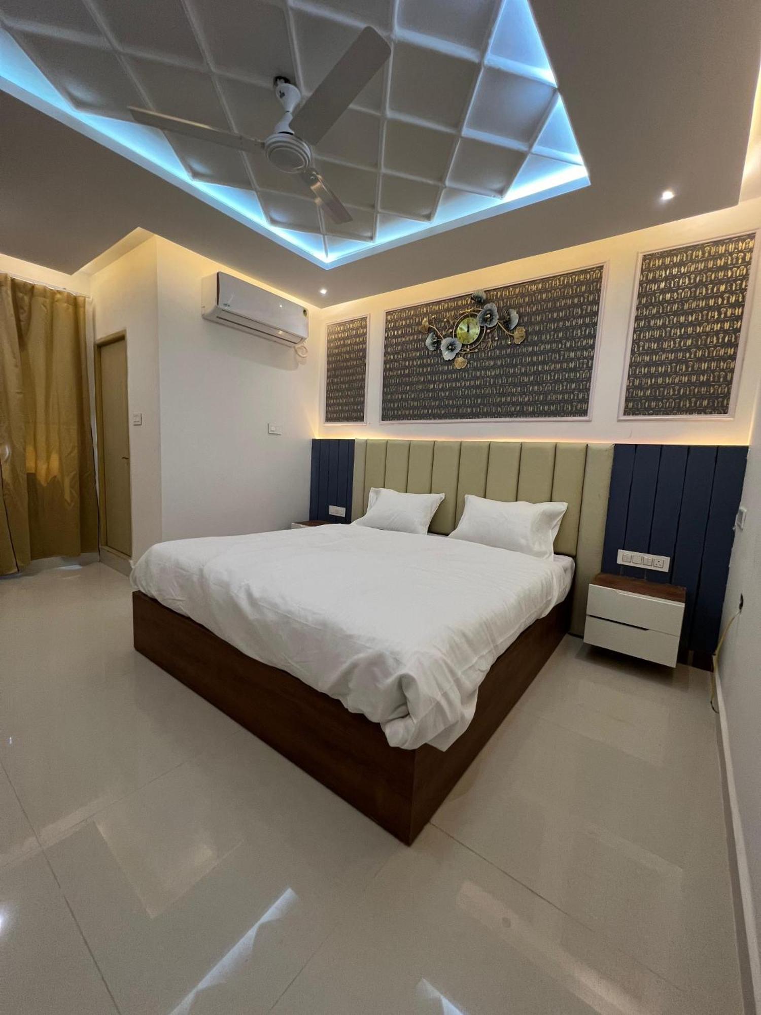 Snr Venus Hotels Tirupati Bagian luar foto